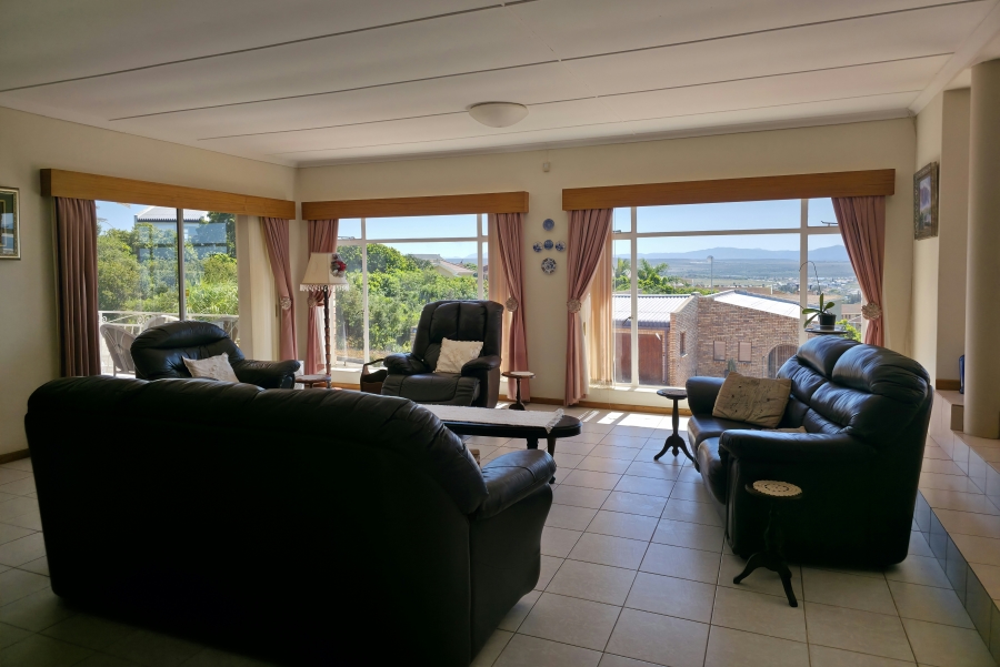 6 Bedroom Property for Sale in Wavecrest Eastern Cape